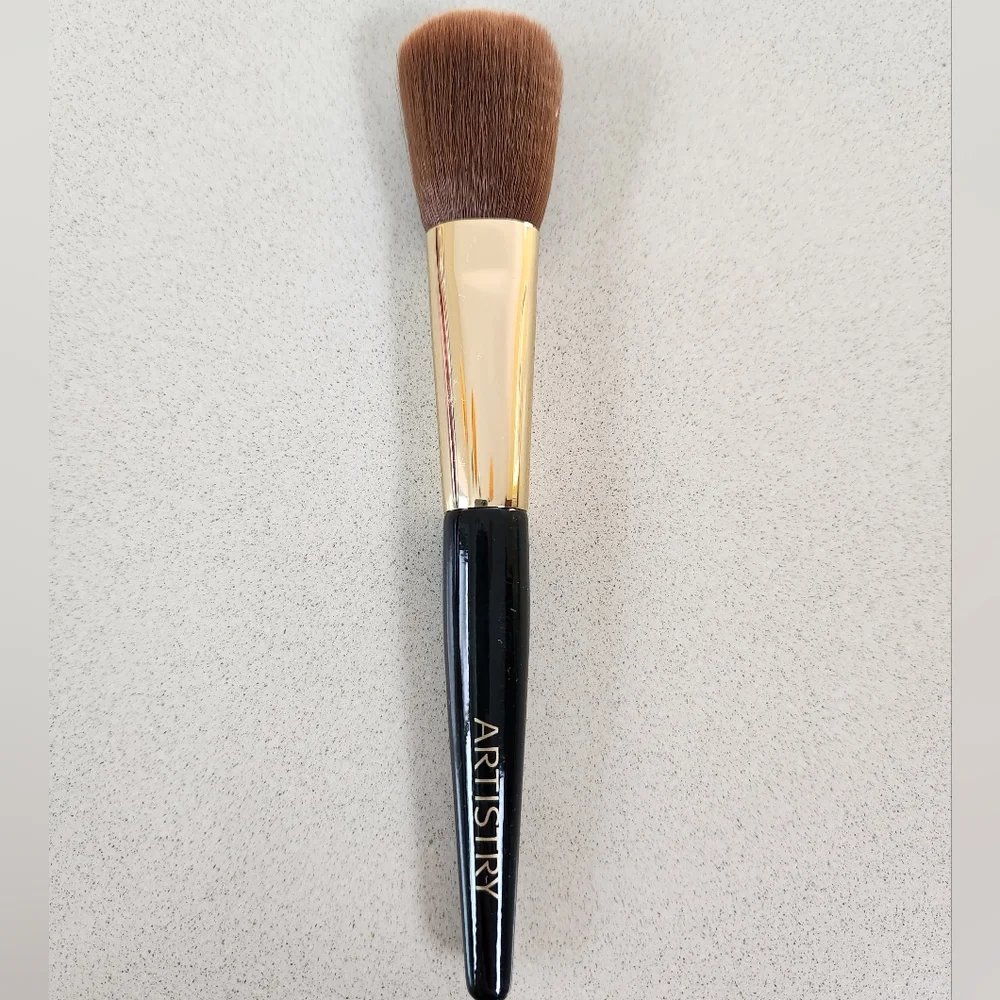 Artistry Cheek Brush **NEW